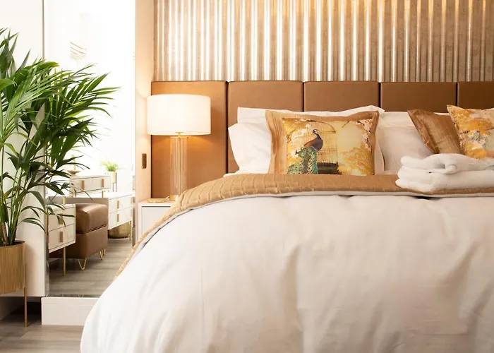 The Palms Lux Living Condo B\'Mouth Town Centre & Beach